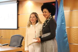 En el #DíadelMigrante nuestra compañera Rosalía Polo, recibe el PREMIO MATRIZ de la OIM Oficina España.